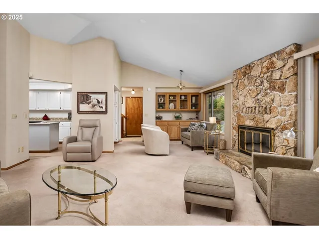 $880,000 | 863 Fairway View Drive, Eugene, OR 97401