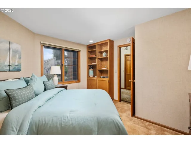 $880,000 | 863 Fairway View Drive, Eugene, OR 97401