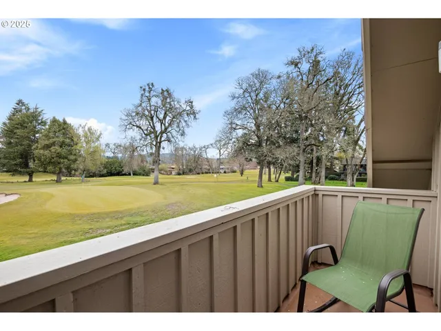 $880,000 | 863 Fairway View Drive, Eugene, OR 97401