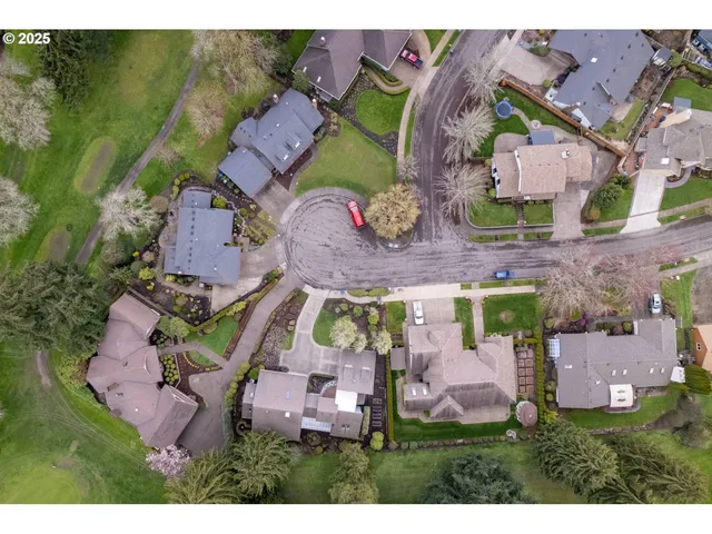 $880,000 | 863 Fairway View Drive, Eugene, OR 97401