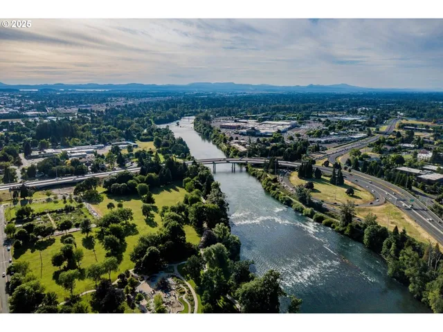 $880,000 | 863 Fairway View Drive, Eugene, OR 97401