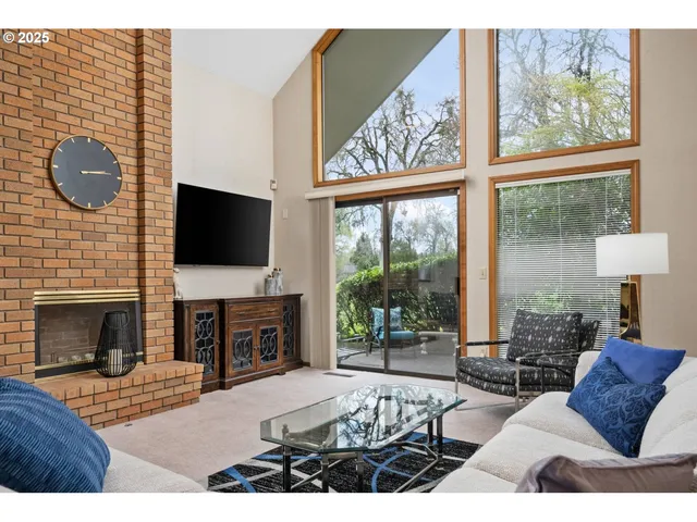 $880,000 | 863 Fairway View Drive, Eugene, OR 97401