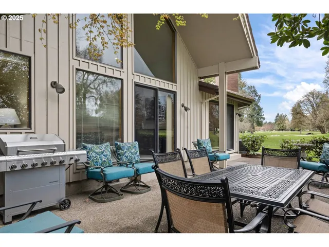 $880,000 | 863 Fairway View Drive, Eugene, OR 97401