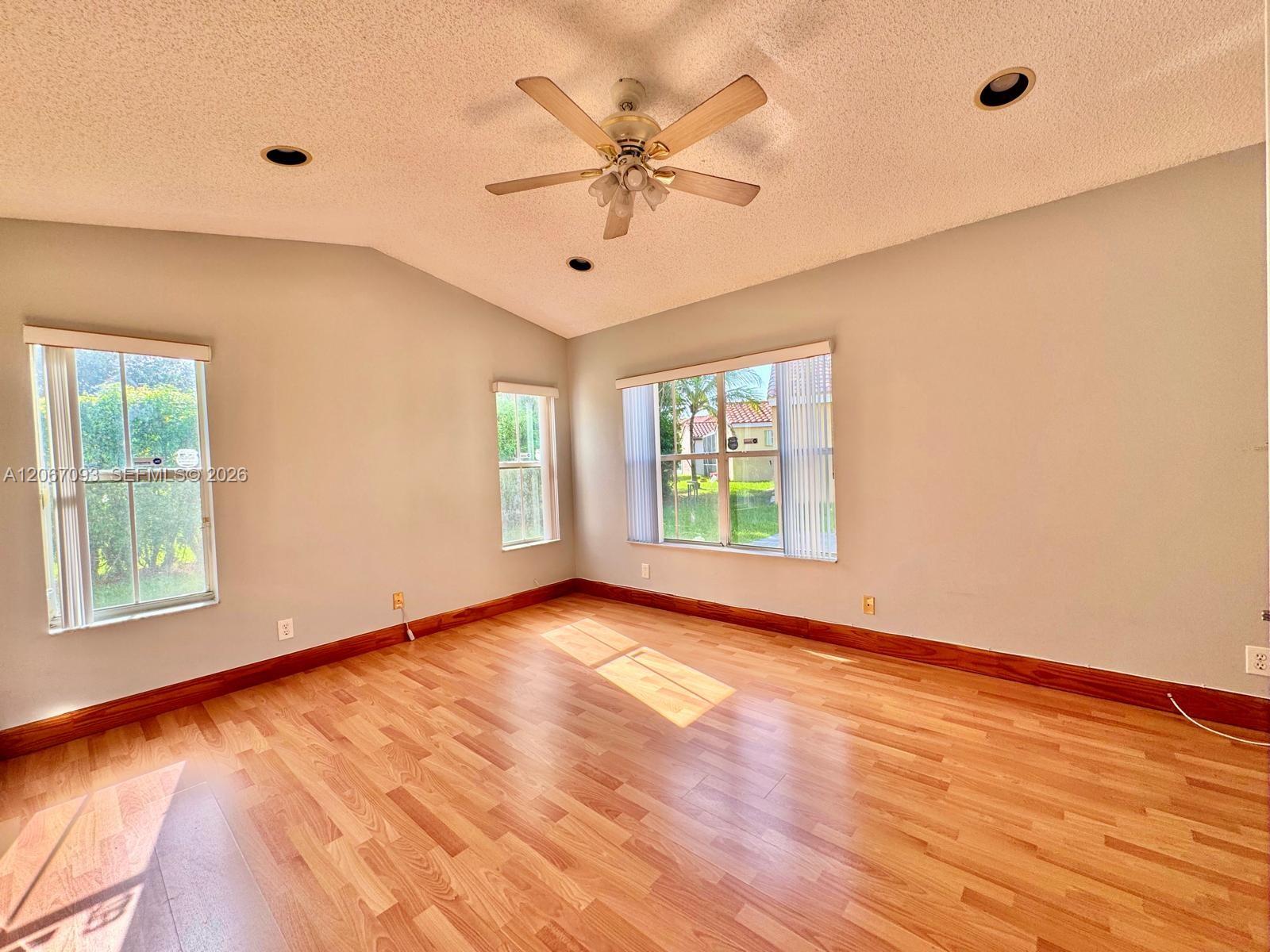 825 Falling Water Road Weston, FL 33326 - Photo 13 of 19 Gallery Image 13