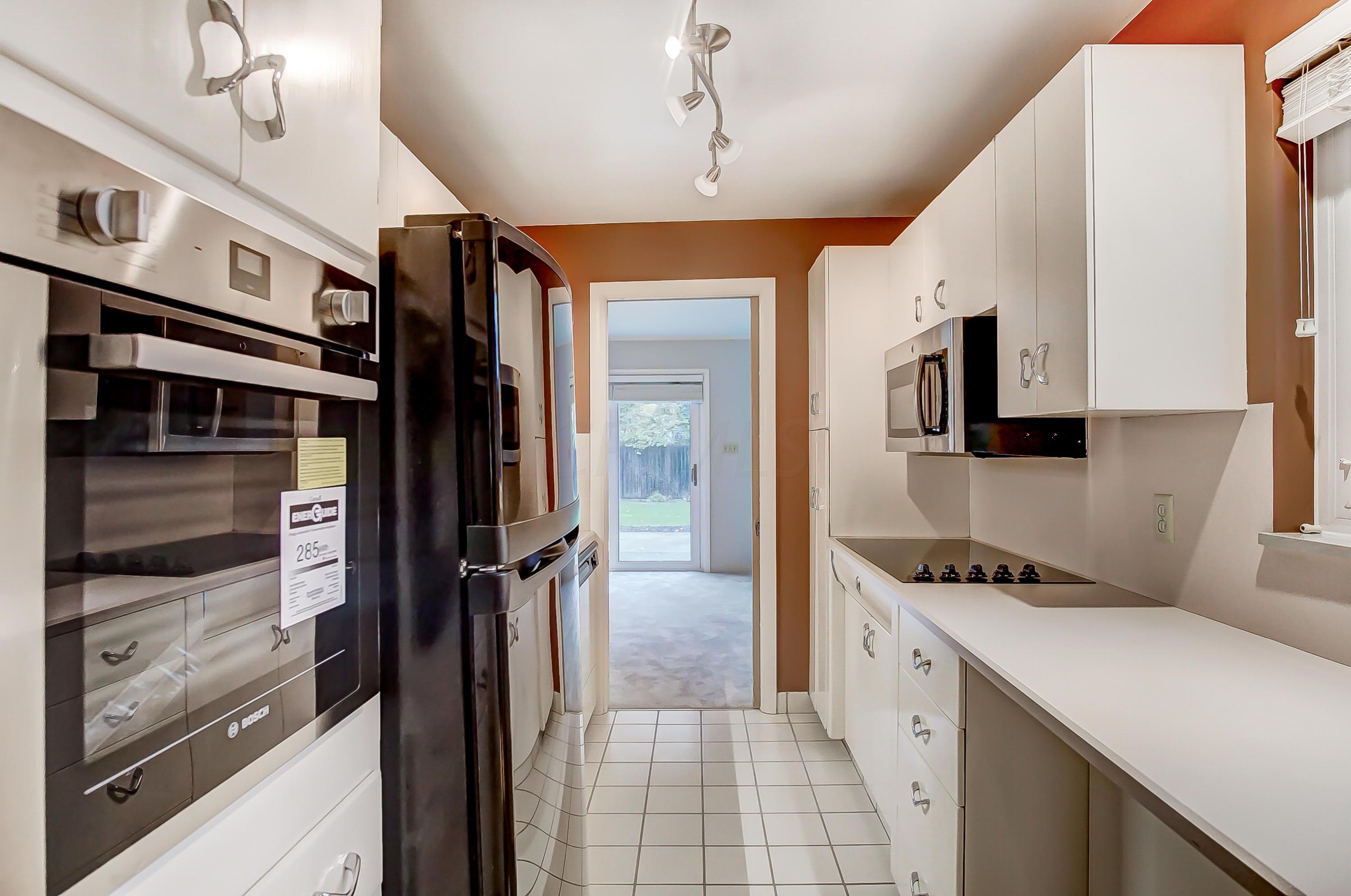 1560 Zollinger Road Upper Arlington, OH 43221 - Photo 12 of 39