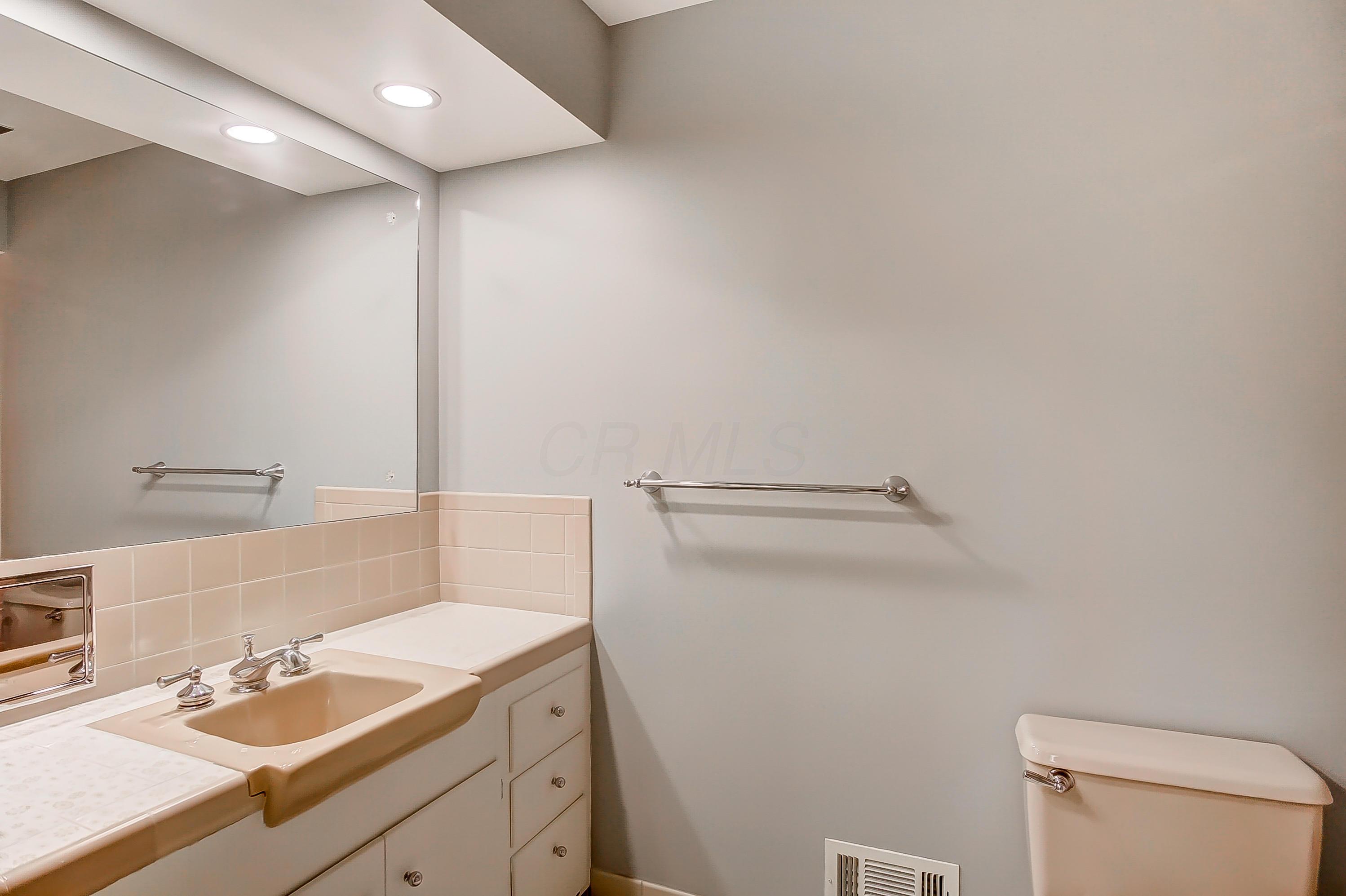 1560 Zollinger Road Upper Arlington, OH 43221 - Photo 22 of 39