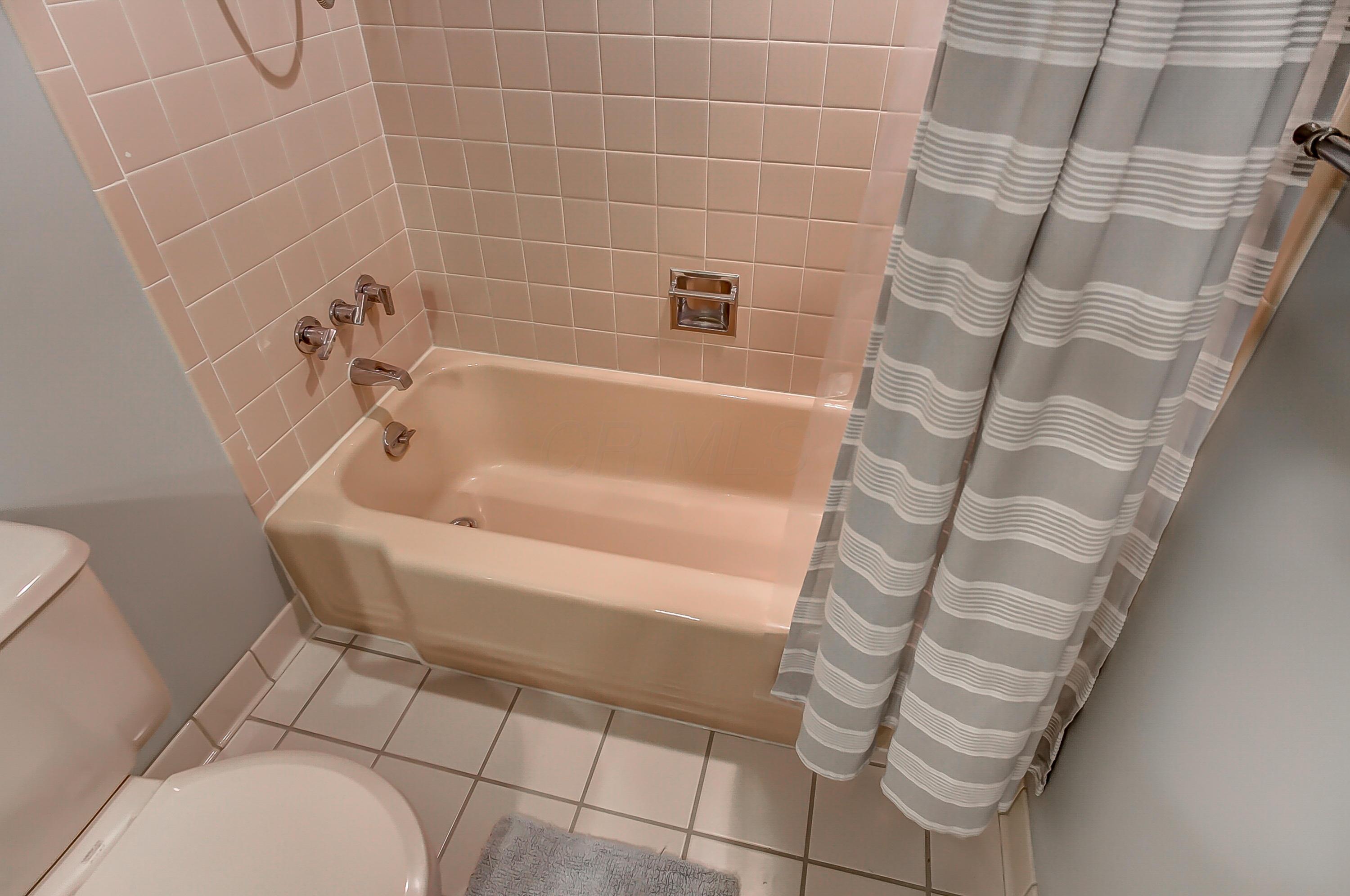 1560 Zollinger Road Upper Arlington, OH 43221 - Photo 23 of 39