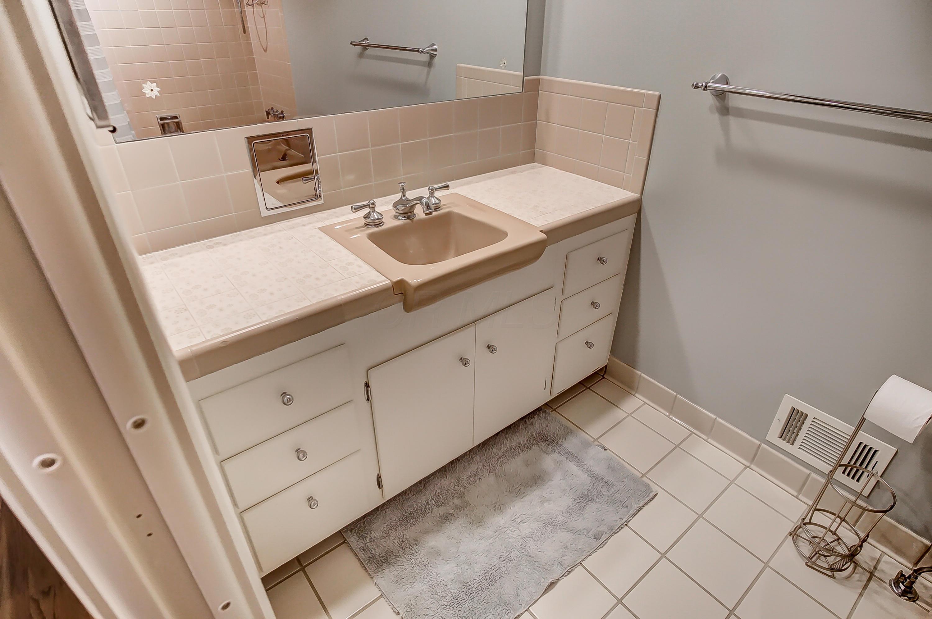 1560 Zollinger Road Upper Arlington, OH 43221 - Photo 24 of 39
