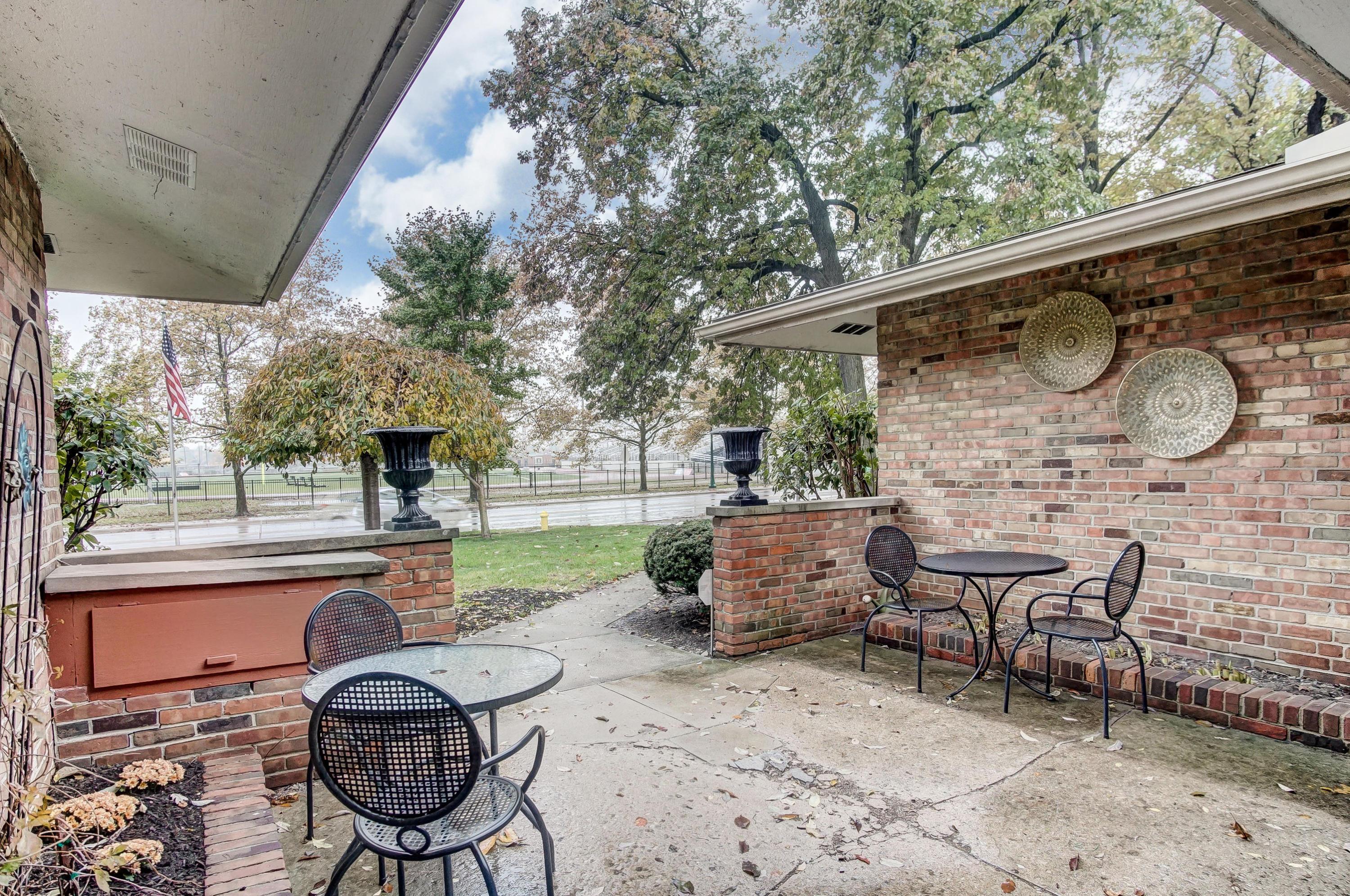1560 Zollinger Road Upper Arlington, OH 43221 - Photo 5 of 39