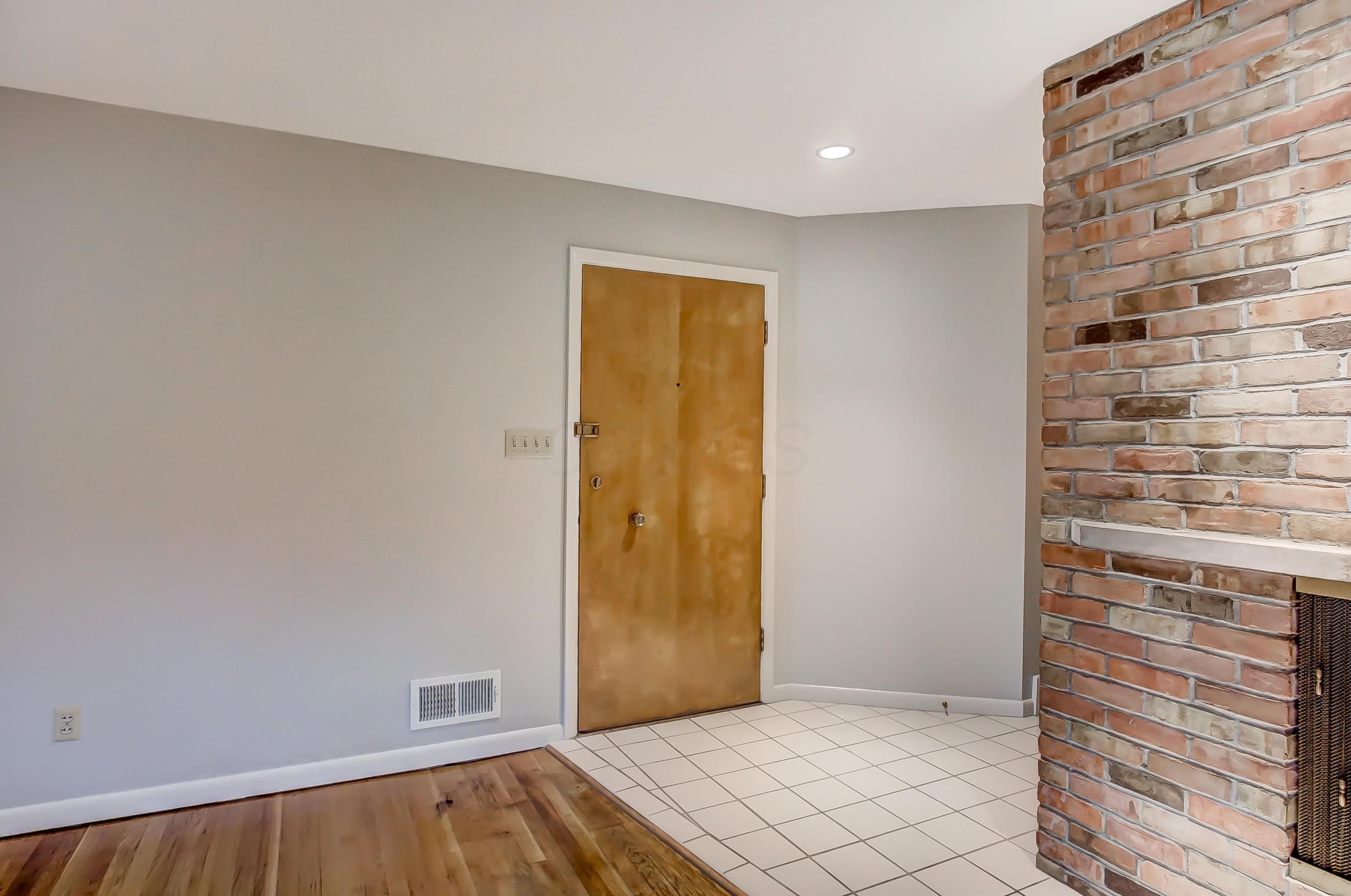 1560 Zollinger Road Upper Arlington, OH 43221 - Photo 6 of 39