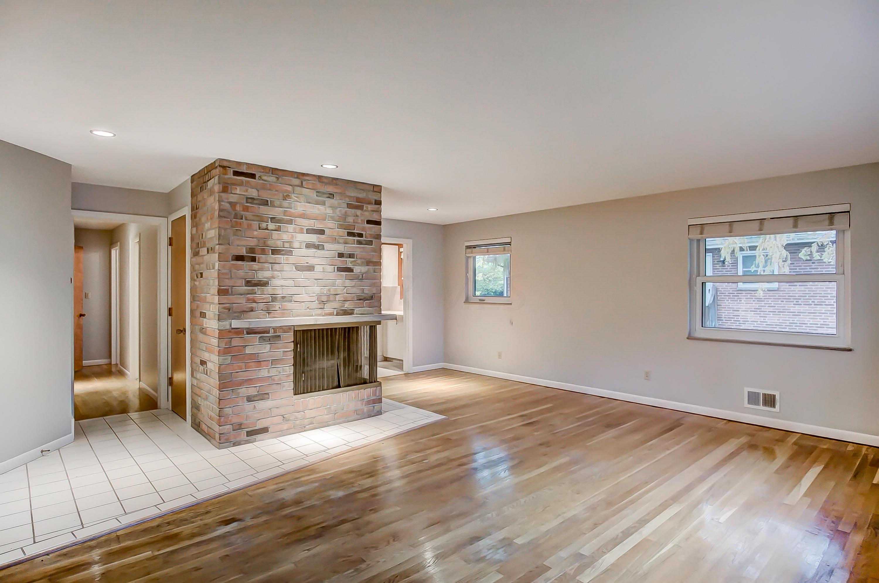 1560 Zollinger Road Upper Arlington, OH 43221 - Photo 8 of 39