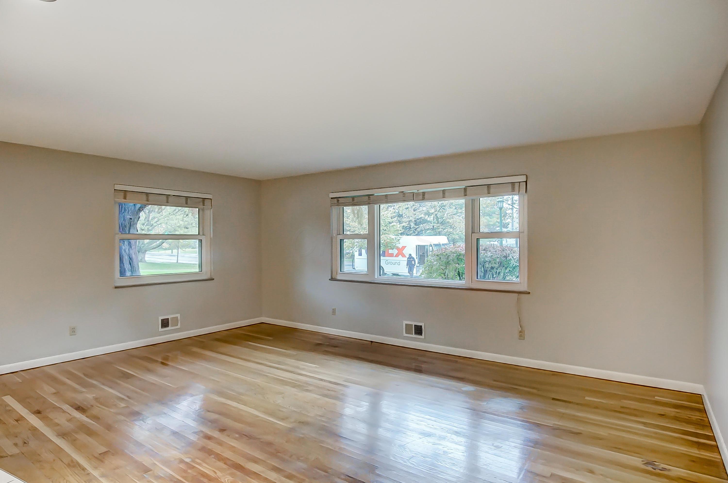 1560 Zollinger Road Upper Arlington, OH 43221 - Photo 10 of 39