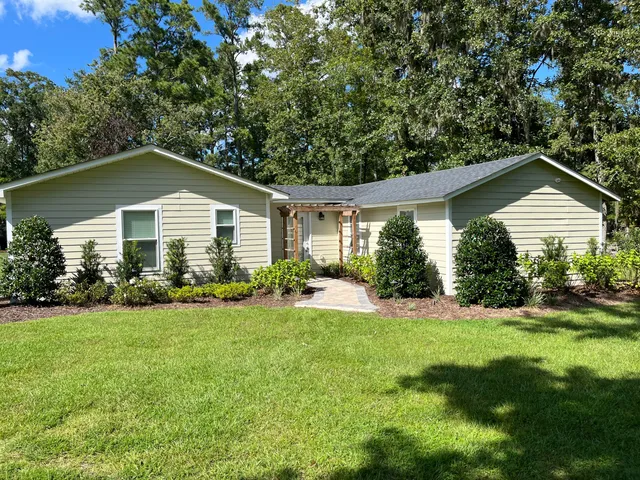 $800,000 | 269 Outwater Lane, Smoaks, SC 29481