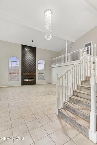 a view of entryway with livingroom