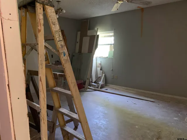 a view of utility room