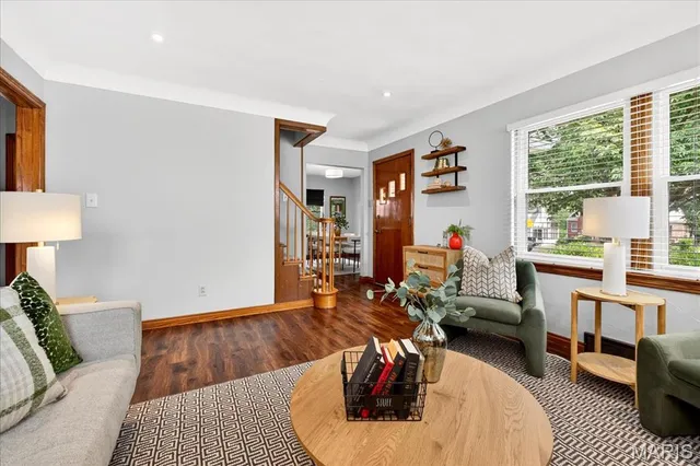 $3,200 | 945 Liggett Avenue, Crestwood, MO 63126