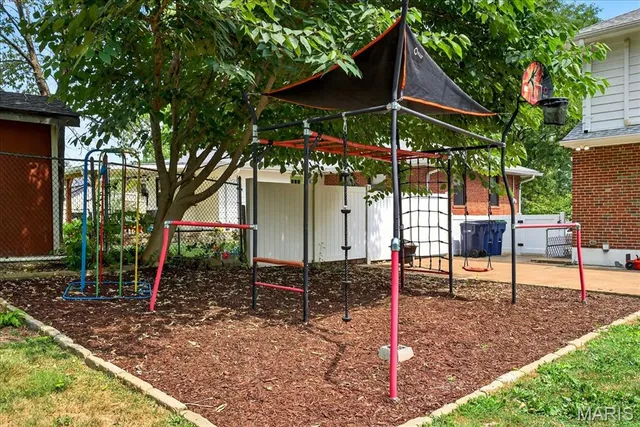 $3,200 | 945 Liggett Avenue, Crestwood, MO 63126