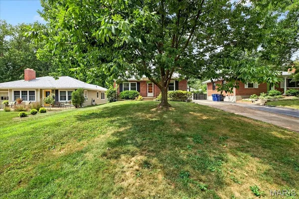 $2,995 | 945 Liggett Avenue, Crestwood, MO 63126