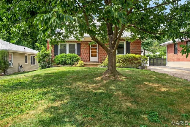 $3,200 | 945 Liggett Avenue, Crestwood, MO 63126