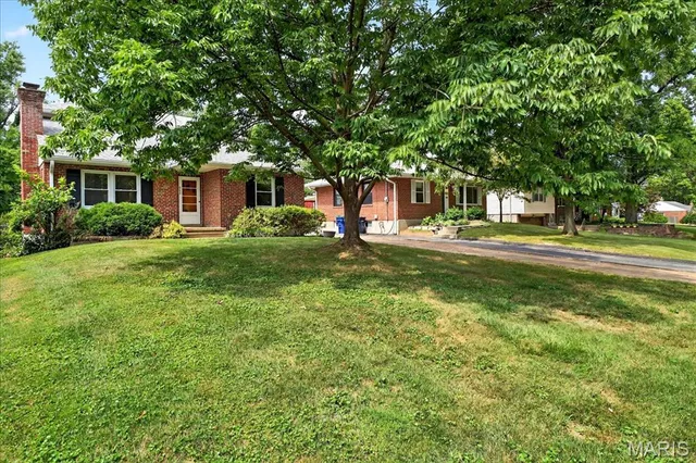 $3,200 | 945 Liggett Avenue, Crestwood, MO 63126