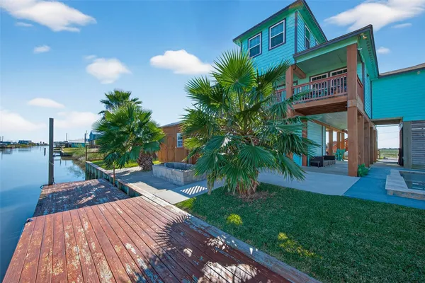 $500,000 | 1127 County Road 299, Sargent, TX 77414