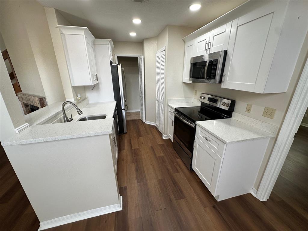 626 Cambridge Way, Unit 98 Altamonte Springs, FL 32714 - Photo 5 of 15 a kitchen with a sink appliances and cabinets