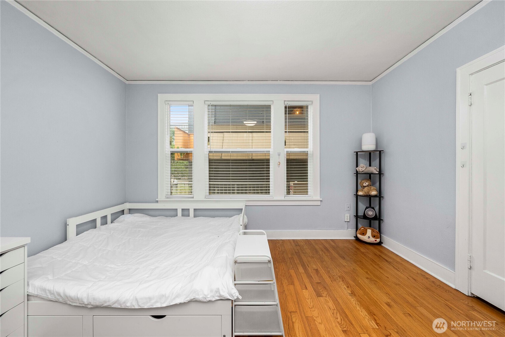 905 Northeast 43rd Street, Unit 107 Seattle, WA 98105 - Photo 15 of 30 an empty room with a window