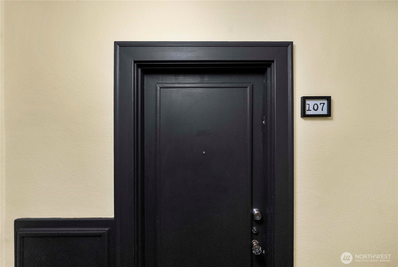 905 Northeast 43rd Street, Unit 107 Seattle, WA 98105 - Photo 5 of 30 a close view of a dresser