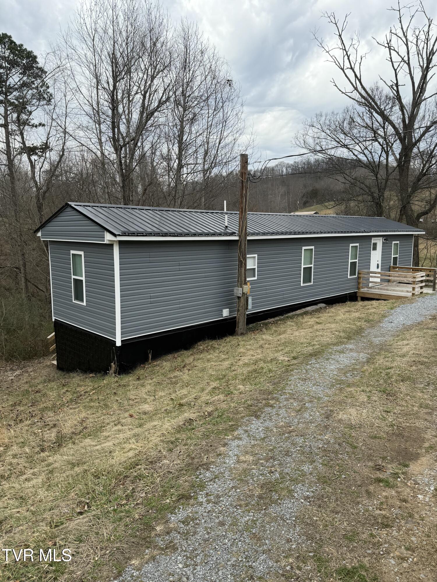173 Dan Cole Road Elizabethton, TN 37643 - Photo 1 of 11 IMG_1825