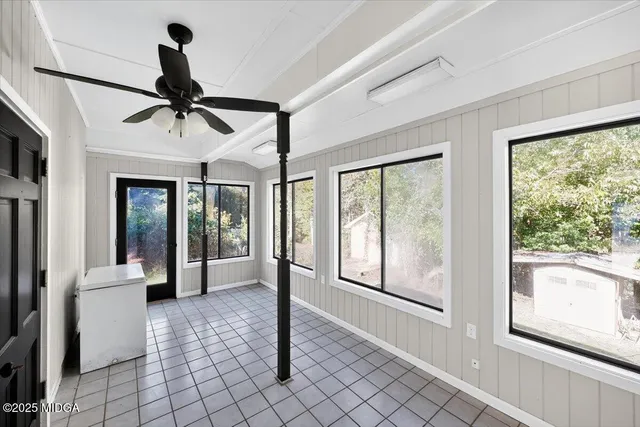 a view of an entryway with a livingroom