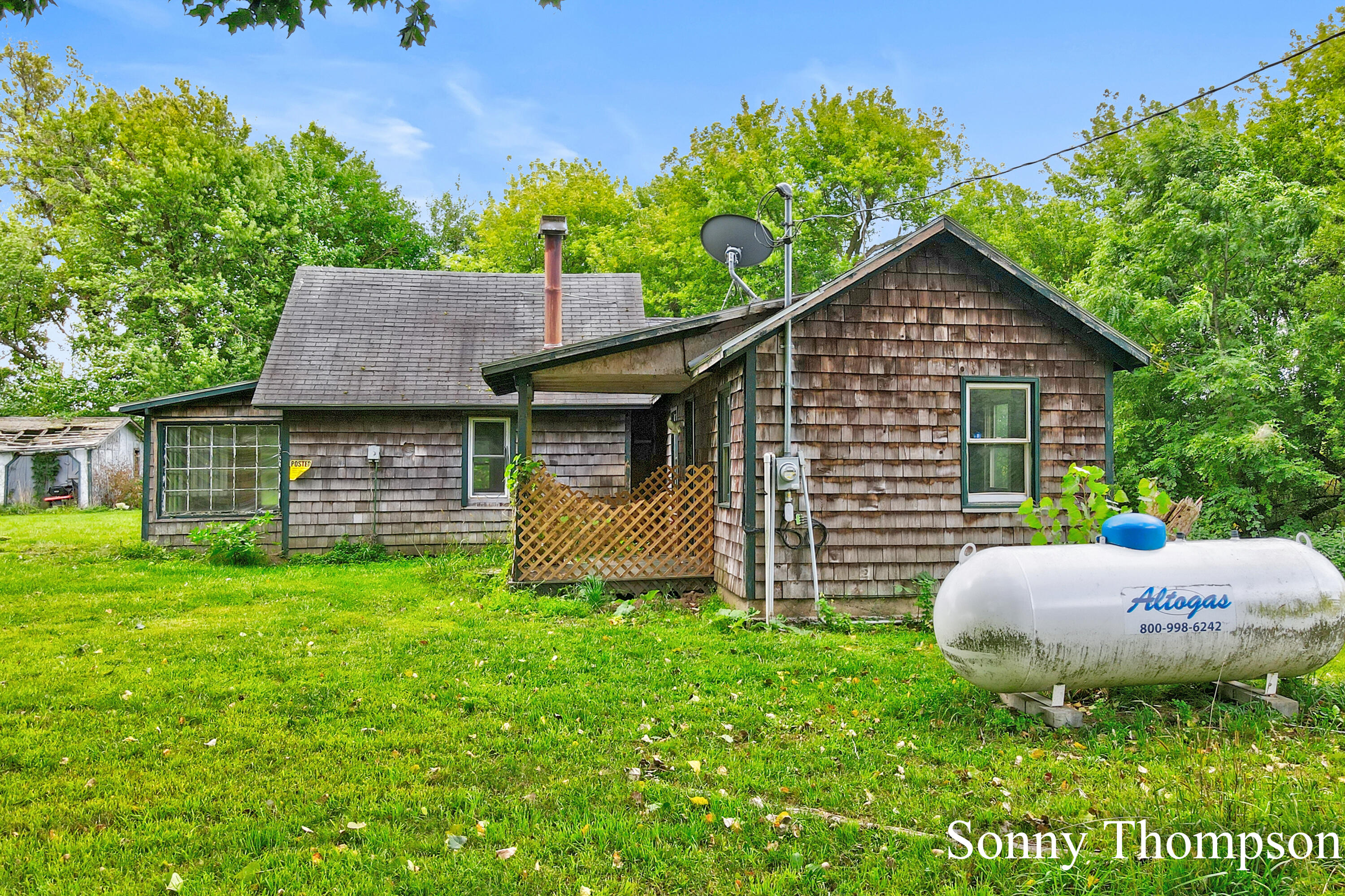 10151 Button Road Belding, MI 48809 - Photo 3 of 39 Sonny Thompson - 10151 Button Road (41)-