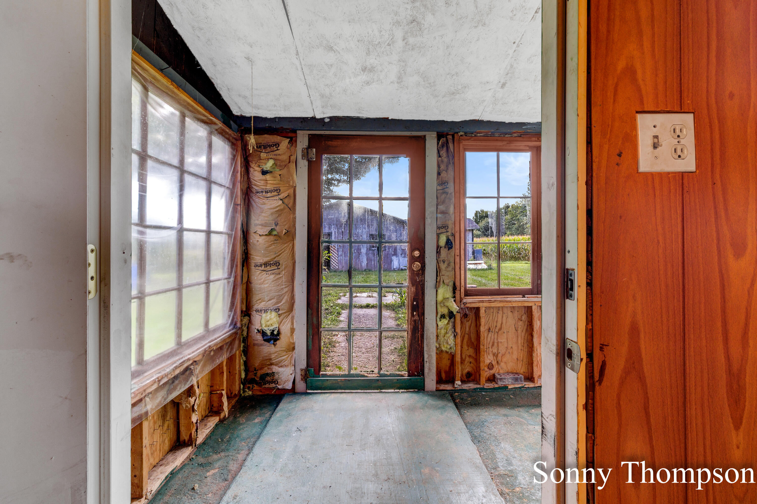 10151 Button Road Belding, MI 48809 - Photo 5 of 39 Enclosed Porch