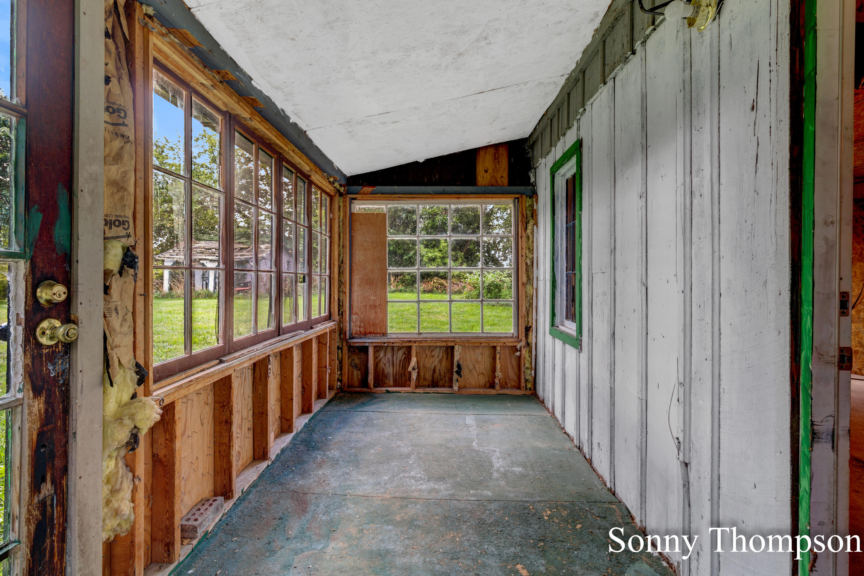 10151 Button Road Belding, MI 48809 - Photo 6 of 39 Enclosed Porch