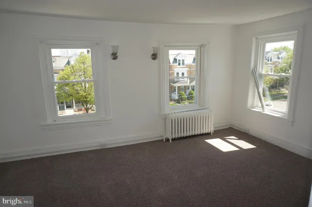 $1,900 | 727 Haws Avenue, Unit 2, Norristown, PA 19401