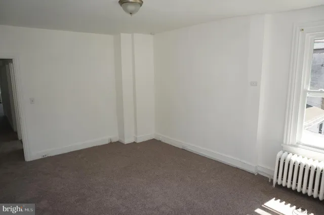 $1,900 | 727 Haws Avenue, Unit 2, Norristown, PA 19401