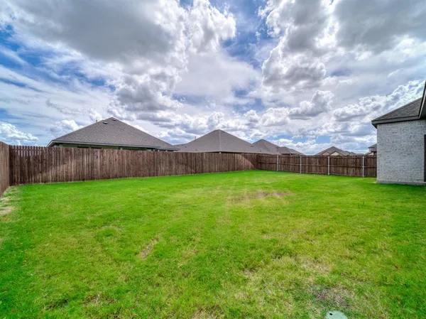 a view of a house with a big yard