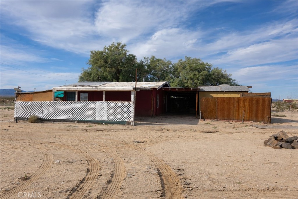 88020 Amboy Road Twentynine Palms, CA 92277 - Photo 3 of 10 a house with trees in the background