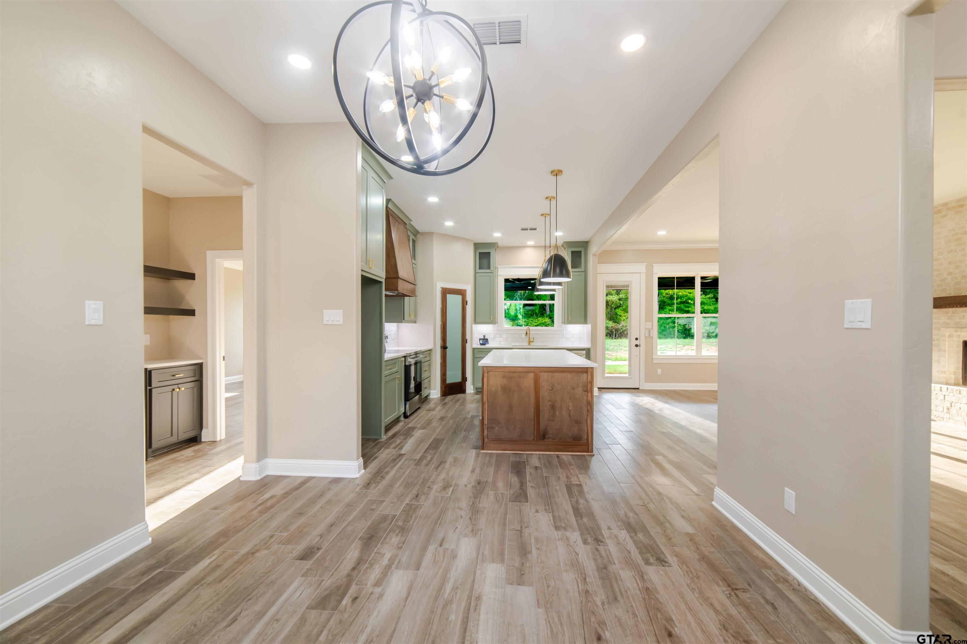 404 Small Oaks Road Kilgore, TX 75662 - Photo 13 of 35 Gallery Image 13