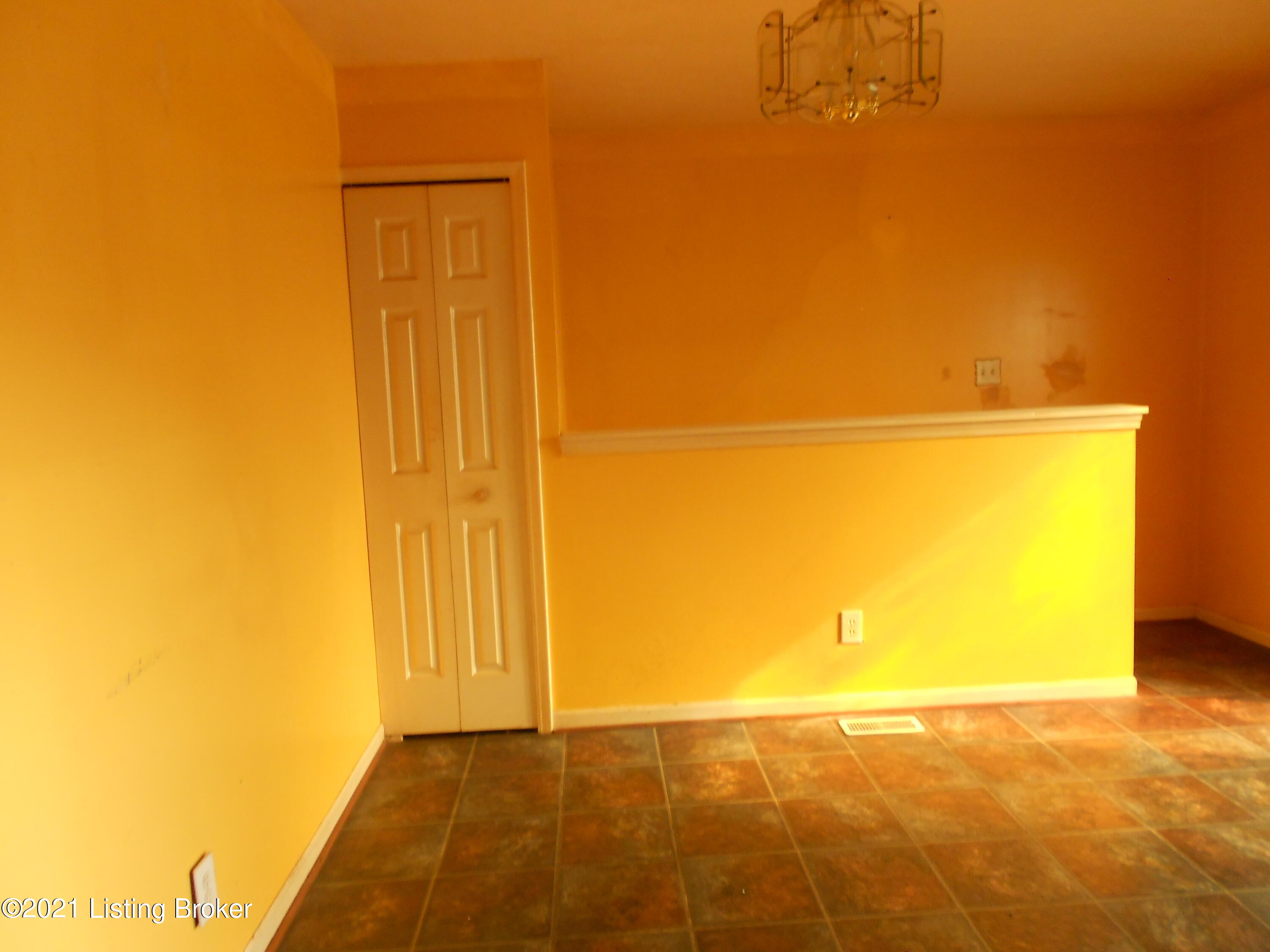 4405 Century Road Louisville, KY 40299 - Photo 4 of 22 DSCN0079
