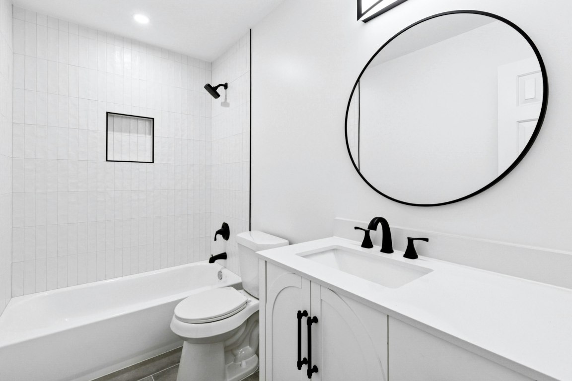 2129 Redwing Way Round Rock, TX 78664 - Photo 18 of 27 a bathroom with a sink a toilet and a mirror