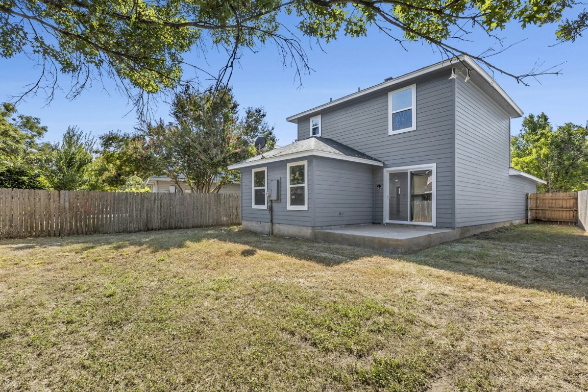 2129 Redwing Way Round Rock, TX 78664 - Photo 27 of 27 a backyard of a house