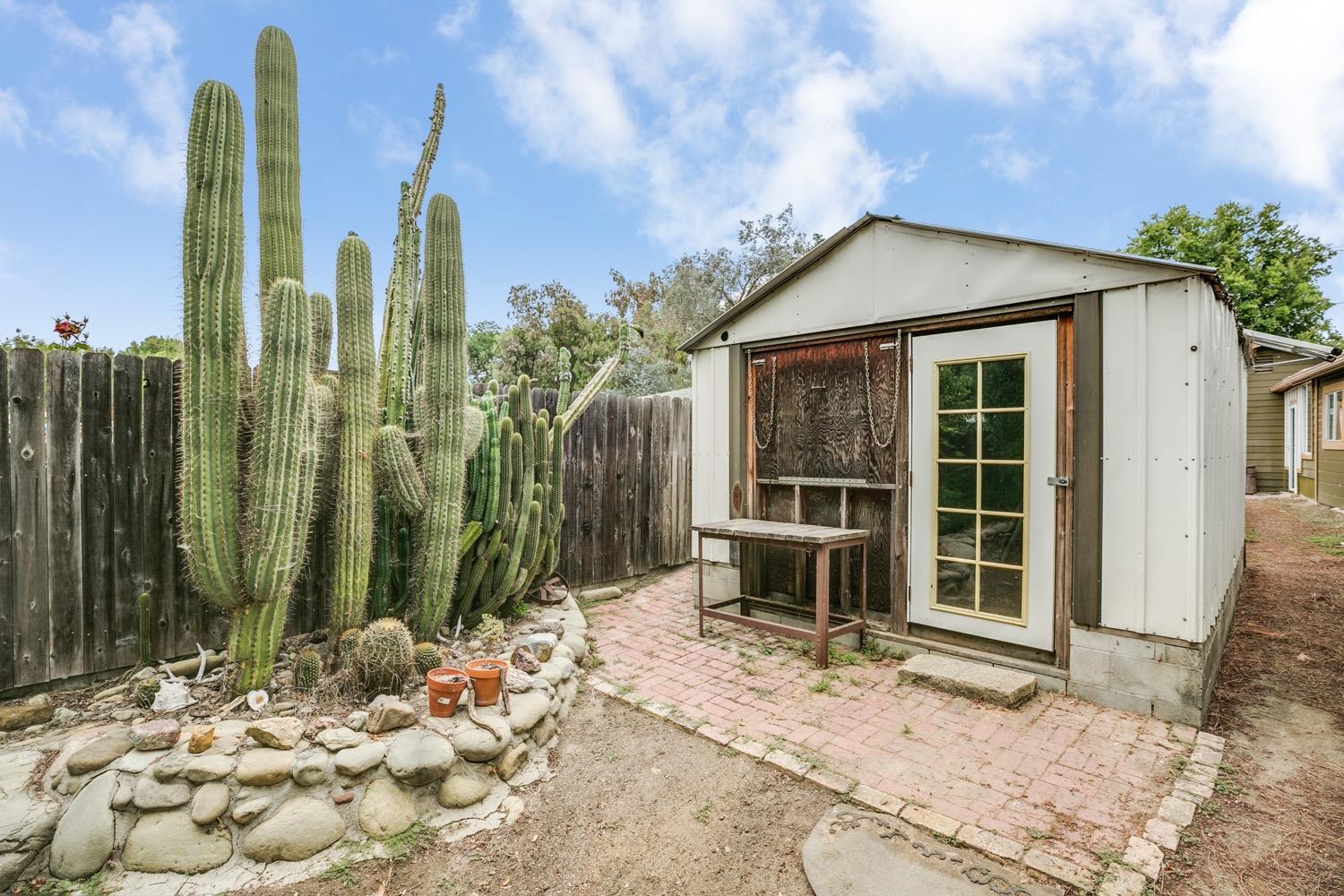 267 Burnham Road Oak View, CA 93022 - Photo 19 of 20 a backyard of a house with table and chairs