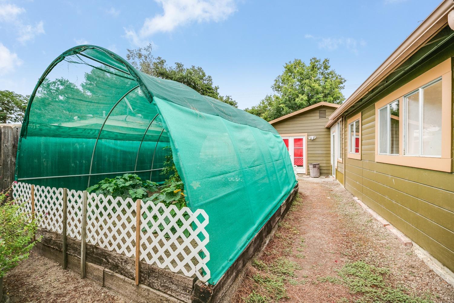 267 Burnham Road Oak View, CA 93022 - Photo 20 of 20 a view of a backyard
