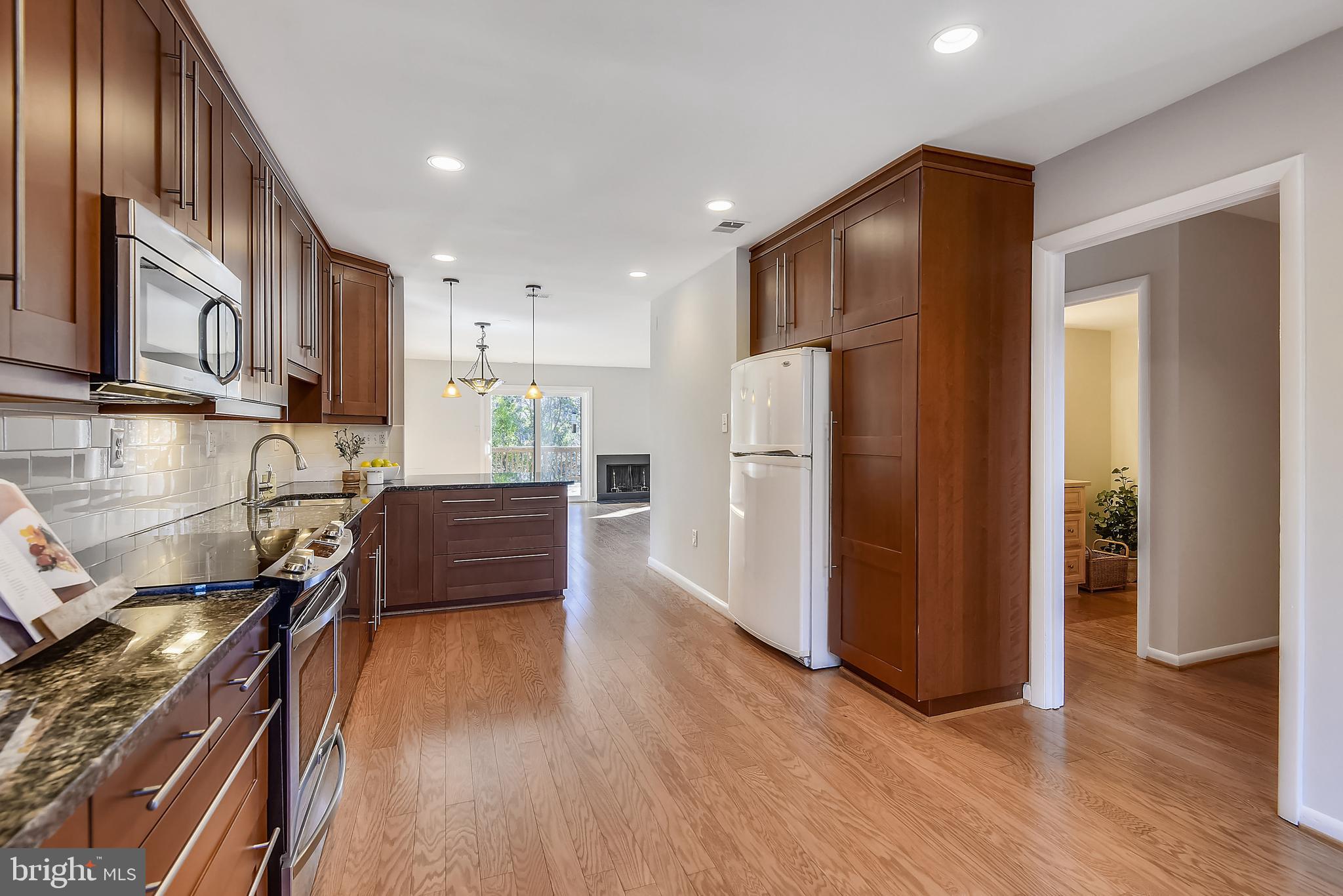 2001 Wethersfield Court Reston, VA 20191 - Photo 3 of 37 Gallery Image 3
