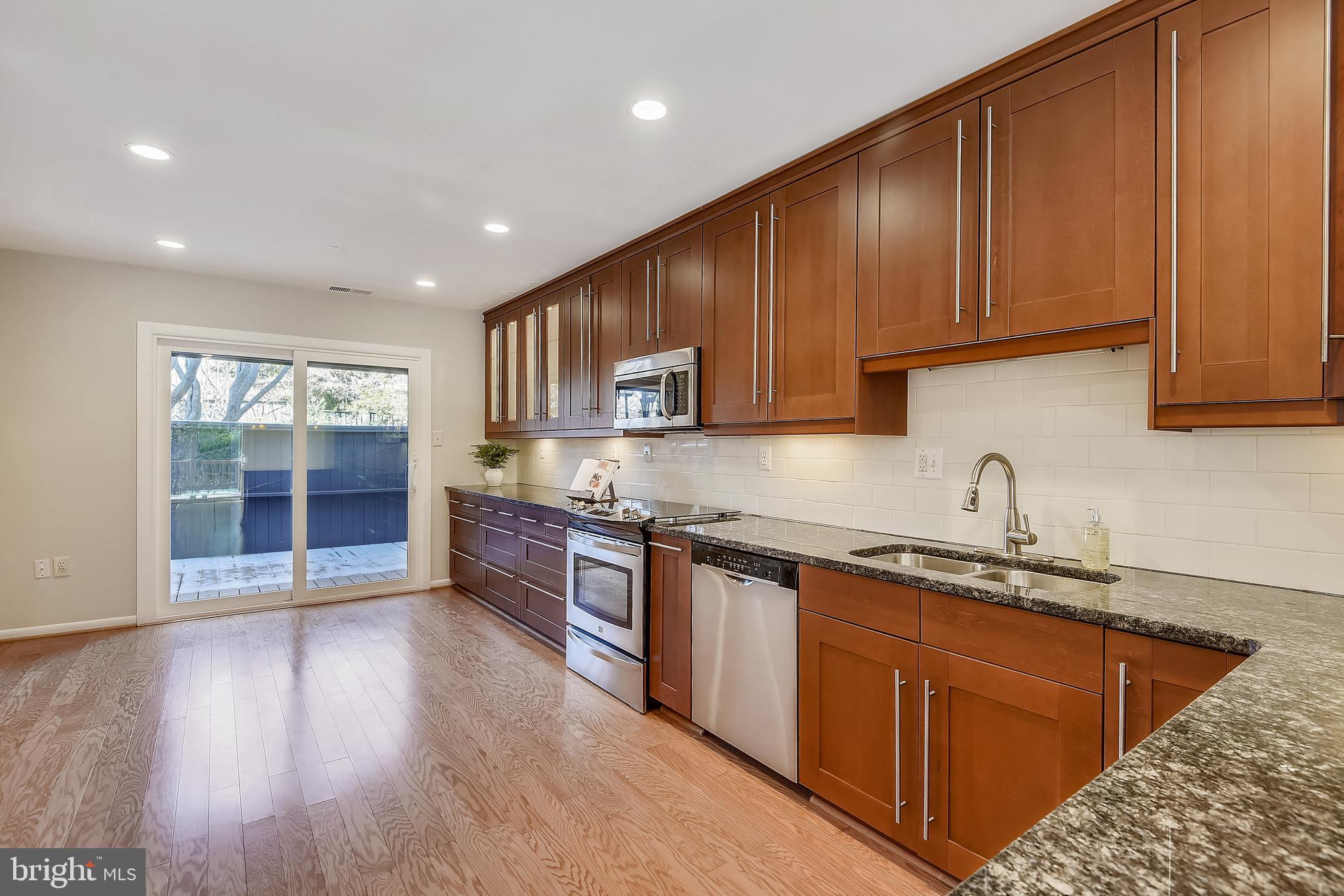 2001 Wethersfield Court Reston, VA 20191 - Photo 4 of 37 Gallery Image 4