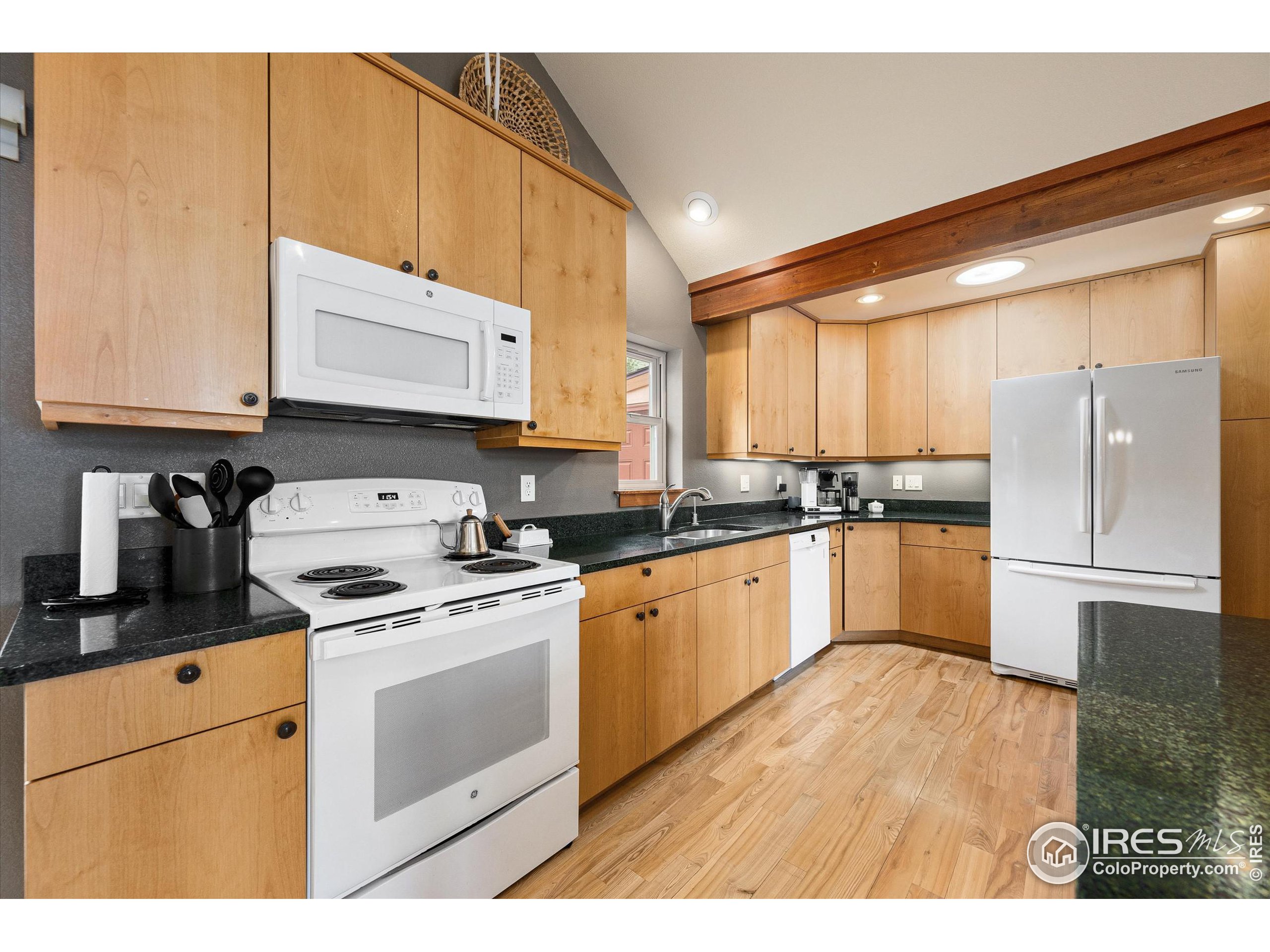 10435 Roan Mountain Road Bellvue, CO 80512 - Photo 16 of 40