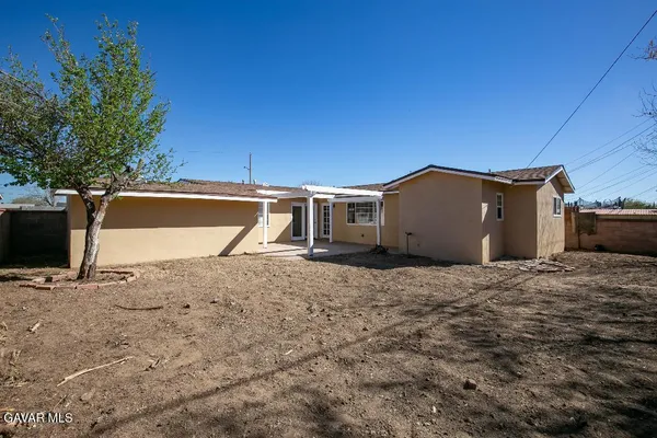 a house view with a backyard space