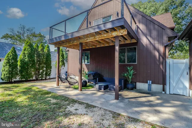 a view of a house with backyard and sitting area