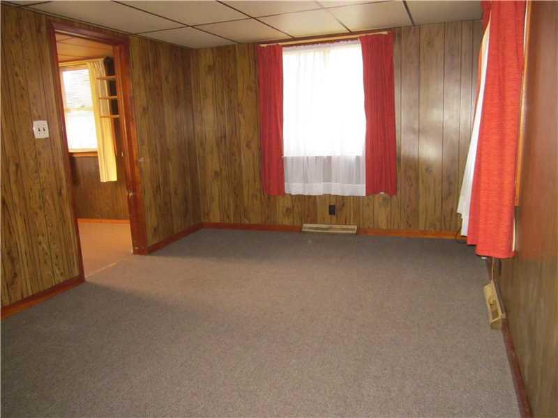 14 Burger Road Cheswick, PA 15024 - Photo 2 of 11 Living Room.