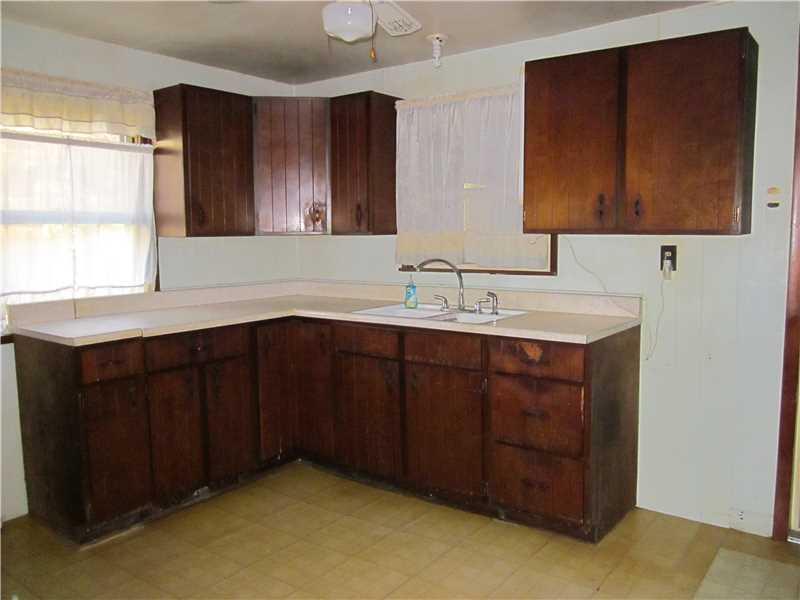 14 Burger Road Cheswick, PA 15024 - Photo 4 of 11 Kitchen.